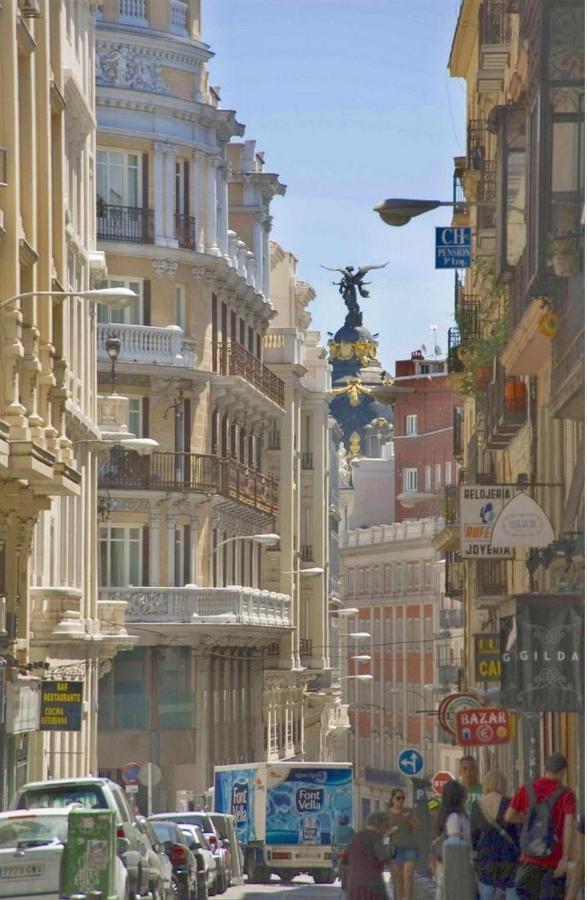 Hostal Andrea Granvia Madrid Exterior photo