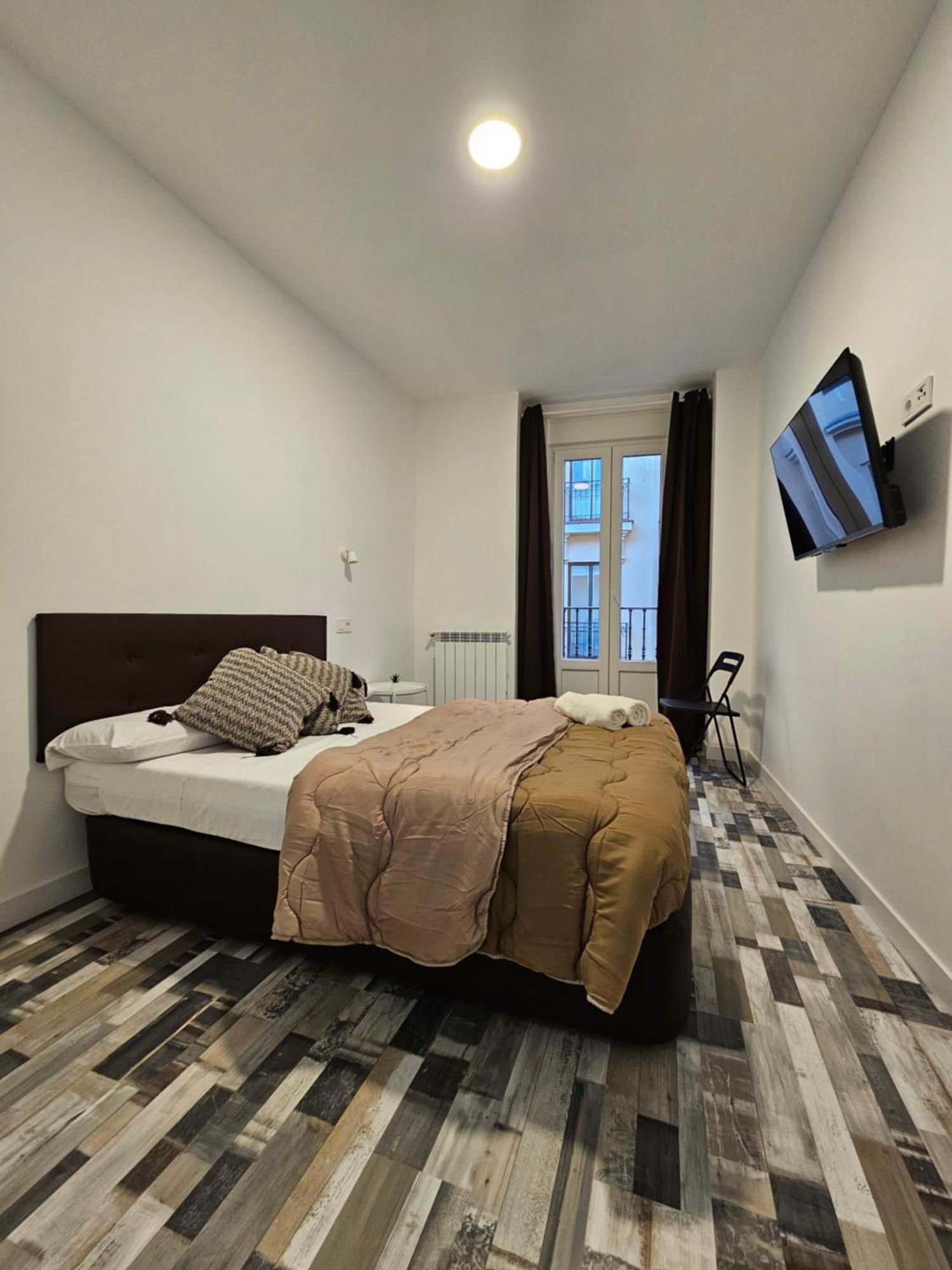 Hostal Andrea Granvia Madrid Exterior photo